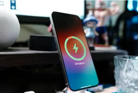 泸西苹果15换屏服务分享用什么充电器给iPhone15充电更好 