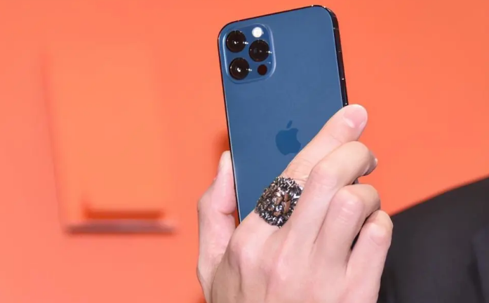 泸西苹果手机维修分享iPhone12系列重启方法教程 